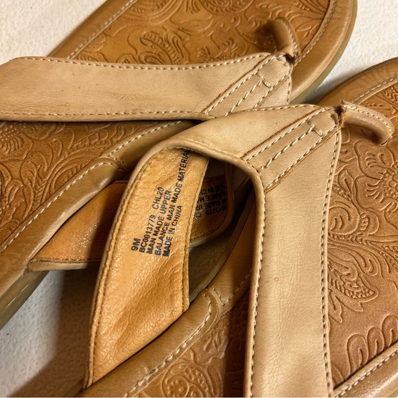B.O.C. Women's Tan Sandals - Size 9M - Picture 3 of 4